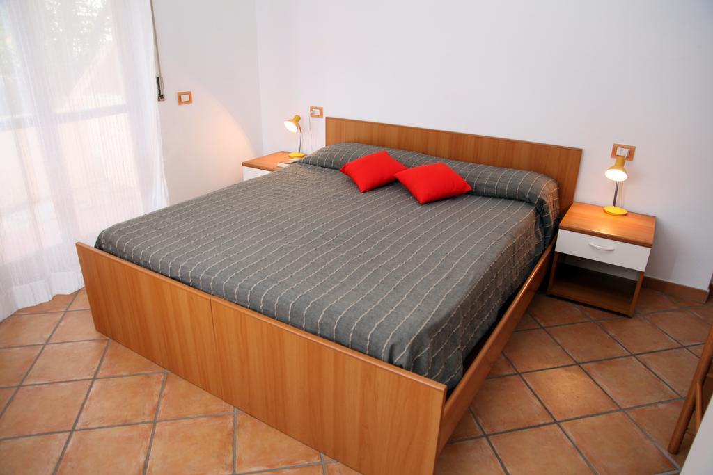 La Contessa Aparthotel Santa Teresa Gallura Szoba fotó