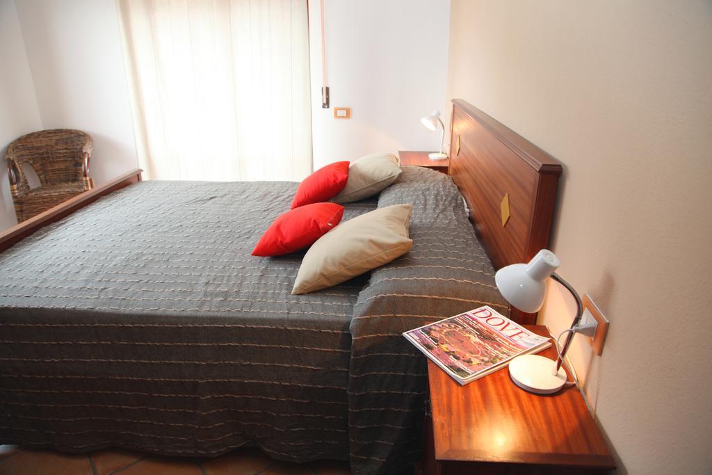 La Contessa Aparthotel Santa Teresa Gallura Szoba fotó